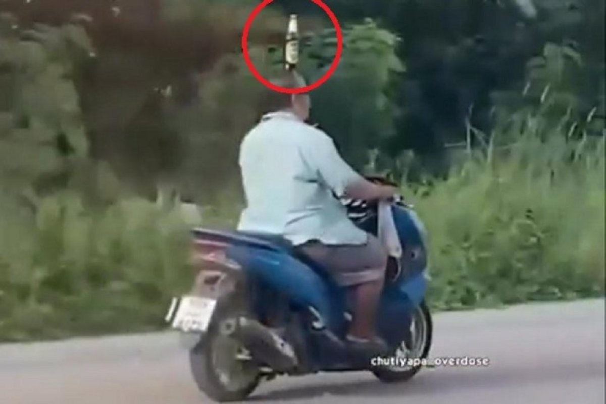 Viral News: चलती स्कूटी पर चाचा का गजब का टैलेंट, वीडियो देख लोग रह गए दंग।