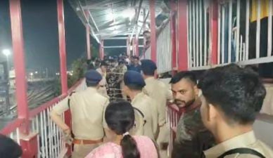 Bihar News: प्लेटफार्म की सीढ़ियों पर जमकर चली गोलियां, तीन की हुई मौत। 
