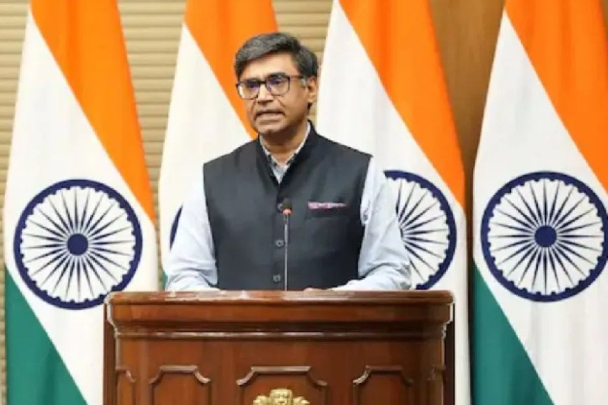 New Delhi: भारत-पाकिस्तान सीजफायर घोषणा के बाद विदेश सचिव विक्रम मिसरी पर ऑनलाइन हमला, IAS-IPS और राजनेताओं का समर्थन।