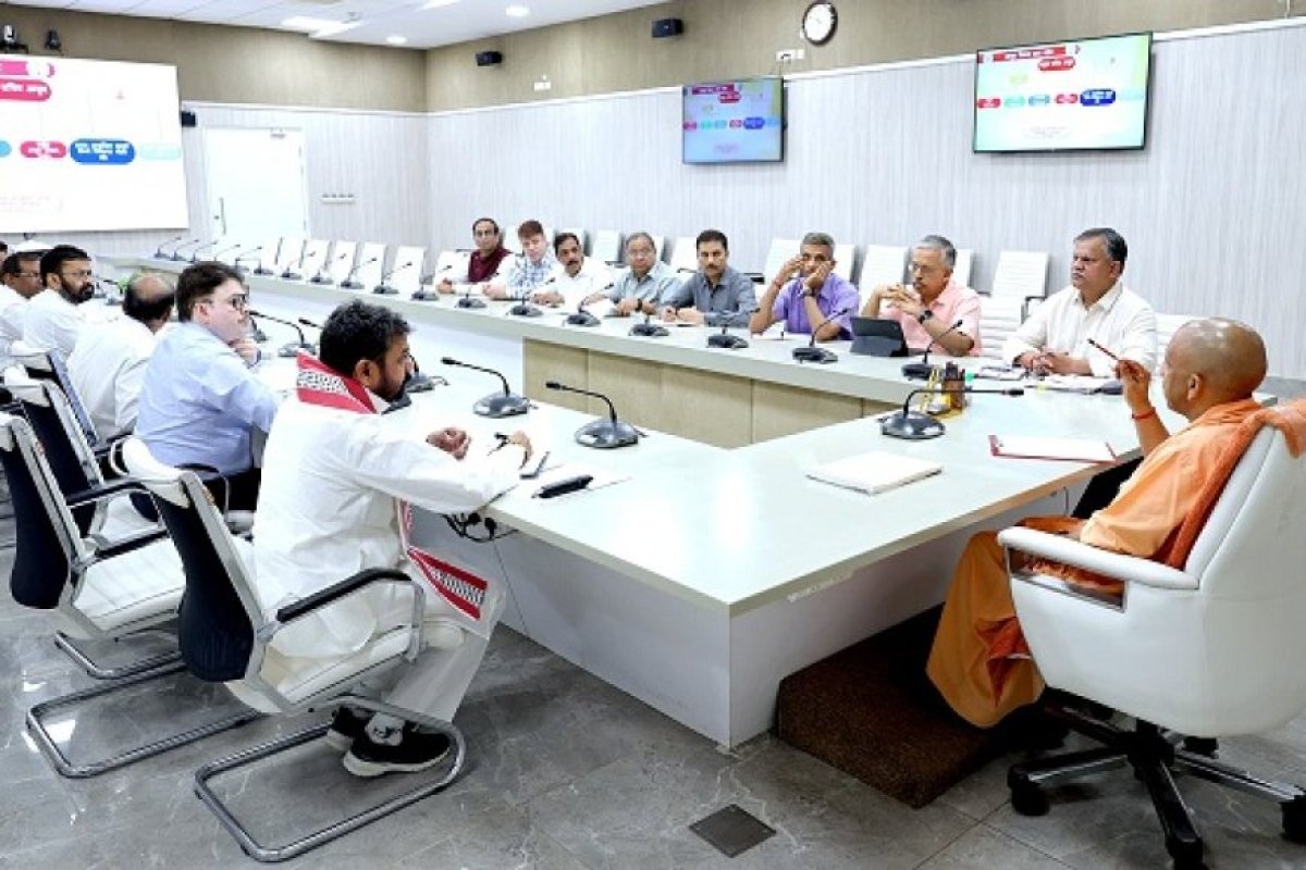 Lucknow News: आयुष विभाग की उच्चस्तरीय समीक्षा बैठक, मुख्यमंत्री ने कहा- आयुष संस्थानों में शत प्रतिशत सैचुरेशन के साथ आयुष के सभी पद भरे जाएं।