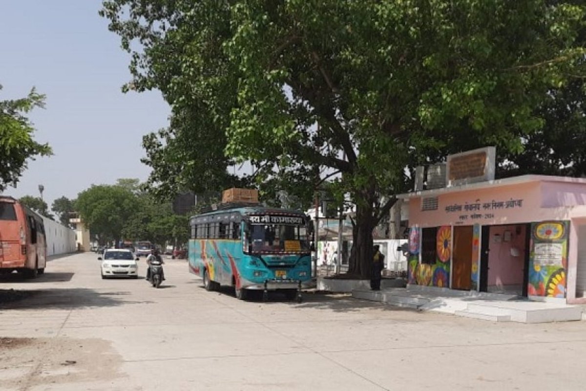 अयोध्या में पर्यटकों व श्रद्धालुओं को योगी ने दी पार्किंग की सौगात- साढ़े आठ करोड़ में तैयार हुई आधुनिक पार्किंग।