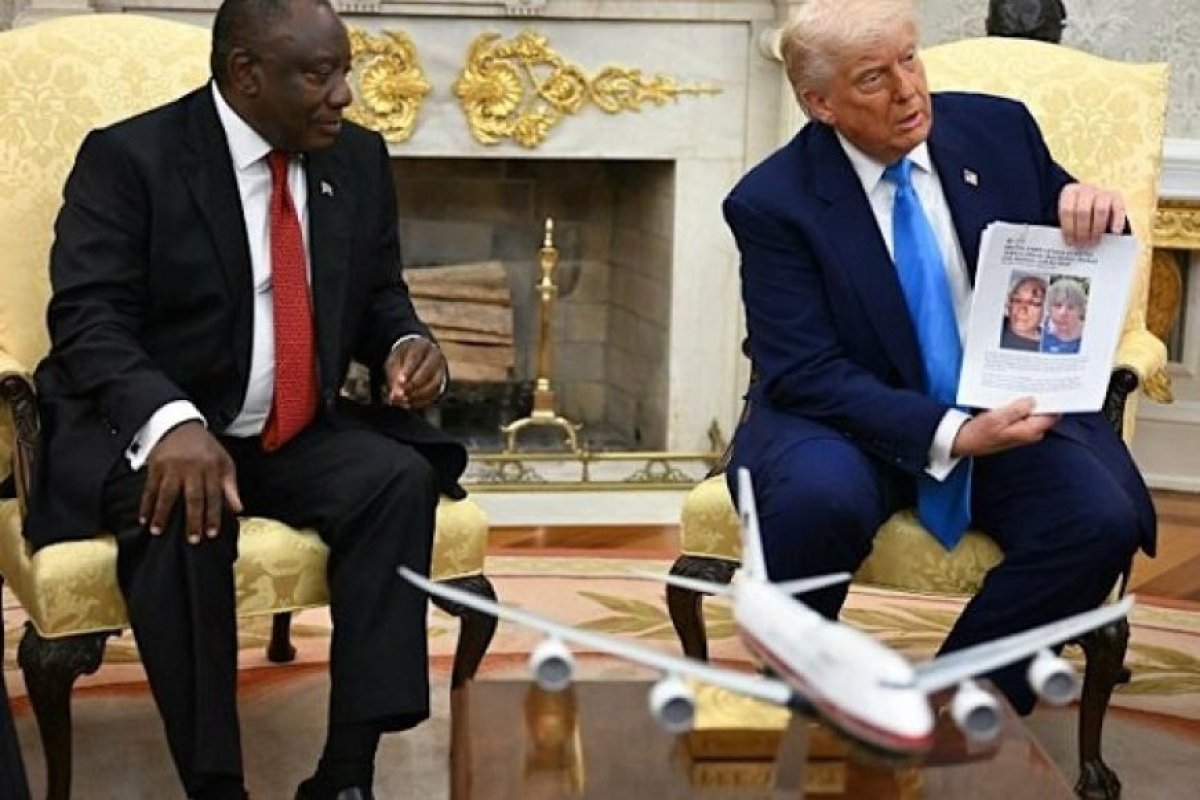 देश- विदेश: 'ट्रंप (Trump) का व्हाइट हाउस (The White House) में ड्रामा, साउथ अफ्रीका के रामफोसा (Ramaphosa) ने दिया करारा जवाब, PM मोदी (Modi) का भी जिक्र'। 
