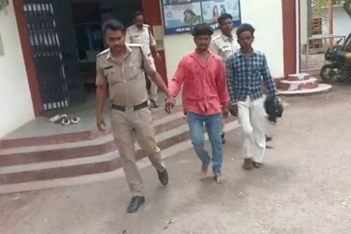 Crime News: खंडवा में निर्भया जैसी हैवानियत- अर्धनग्न अवस्था में मिली आदिवासी महिला के साथ क्रूरता की हदें पार, बच्चादानी बाहर आई, दो आरोपी गिरफ्तार। 