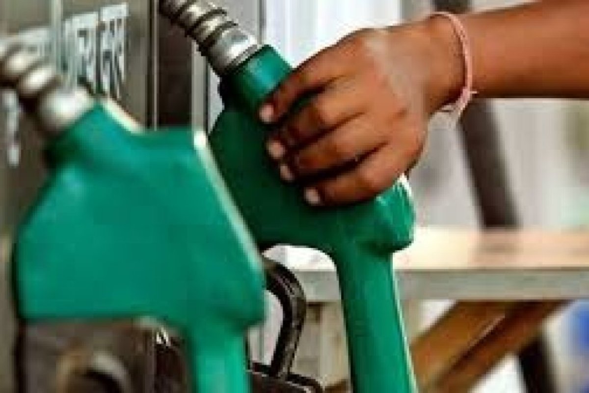 Today Petrol Price: 15 नवम्बर 2025: प्रमुख शहरों में पेट्रोल और डीजल के ताज़ा भाव — विस्तृत रिपोर्ट और तालिका।