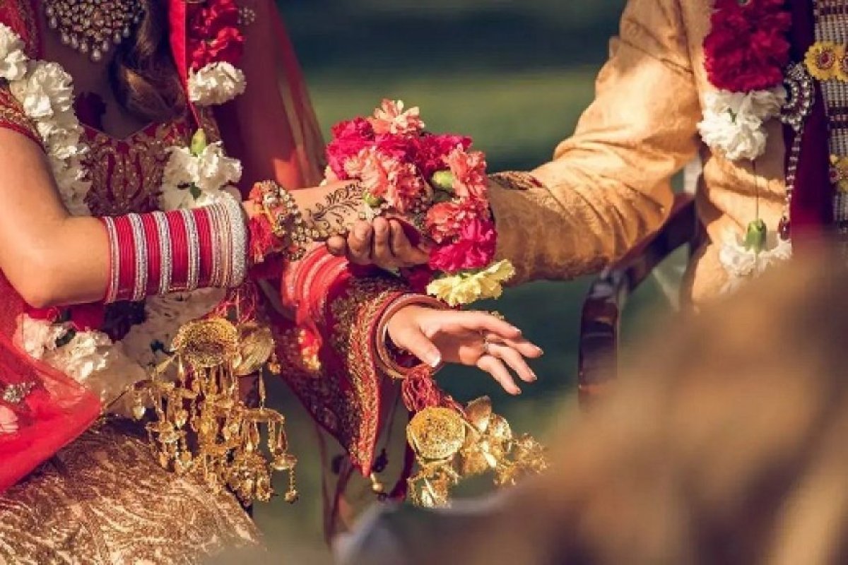 Trending News: सैफई में सगाई समारोह में दूल्हे ने दुल्हन को मारी गोली, गुस्से में लिया खौफनाक कदम।