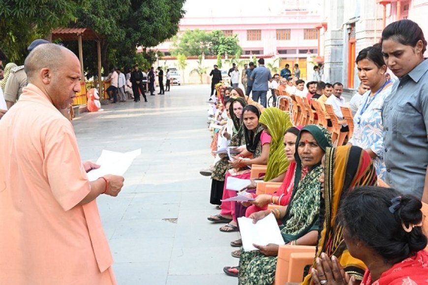 Gorakhpur News: जनता दर्शन- अधिकारियों से बोले मुख्यमंत्री, हर पीड़ित की समस्या का समाधान सरकार की प्राथमिकता। 