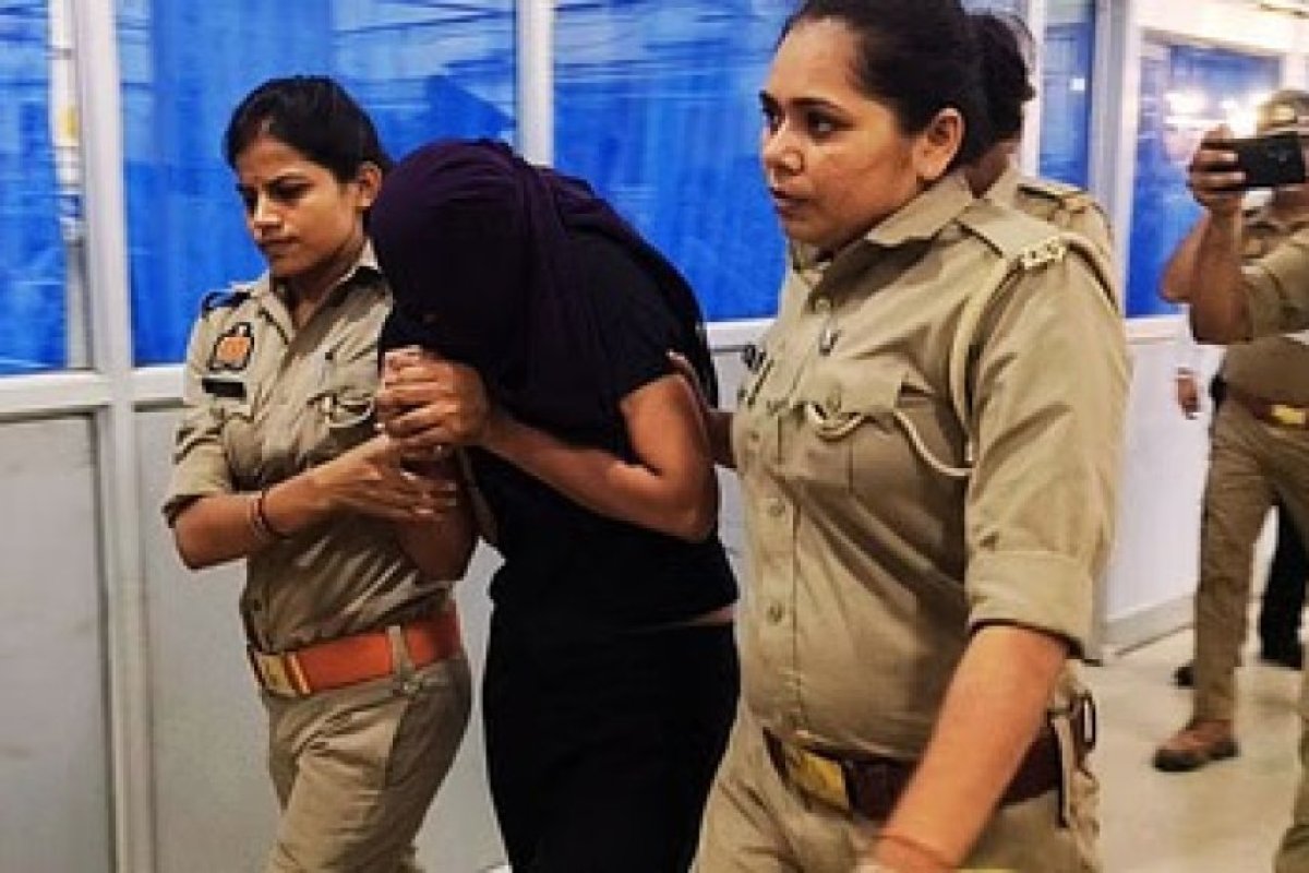 मेघालय हनीमून हत्याकांड: सोनम रघुवंशी को गाजीपुर से पटना लाई पुलिस, गुवाहाटी होते हुए शिलांग में होगी कोर्ट में पेशी। 