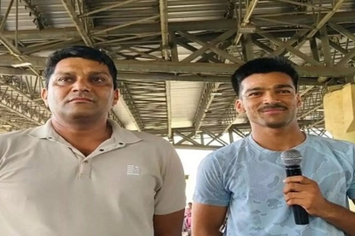 Viral News: यूपी पुलिस में पिता-पुत्र की एक साथ भर्ती, लखनऊ में प्राप्त किया नियुक्ति पत्र। 