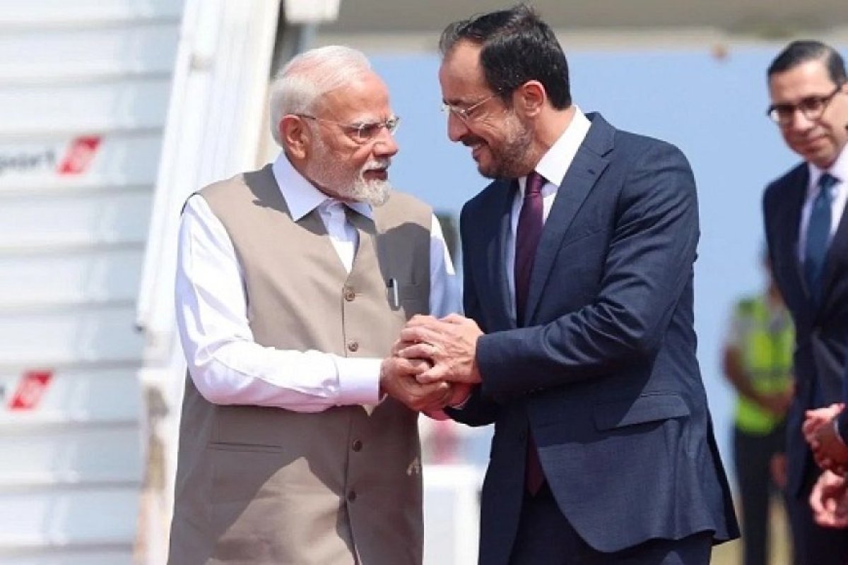 देश- विदेश: साइप्रस में पीएम मोदी का भव्य स्वागत, लिमासोल में भारतीय प्रवासियों ने उत्साह के साथ की मुलाकात। 