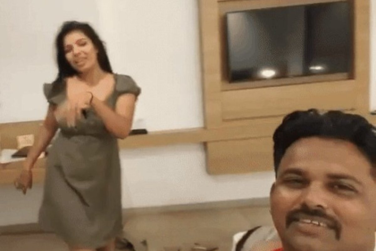 Trending: रोहतक में पत्नी और पुलिस प्रेमी की अश्लीलता और प्रताड़ना से तंग आकर युवक ने की आत्महत्या, वीडियो में बयां की अपनी पीड़ा, 5 लाख वसूलने का भी आरोप। 