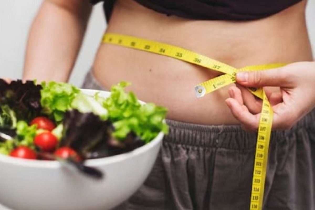 Life style: वजन कम करने के लिए संतुलित आहार और व्यायाम की रणनीतियाँ। 