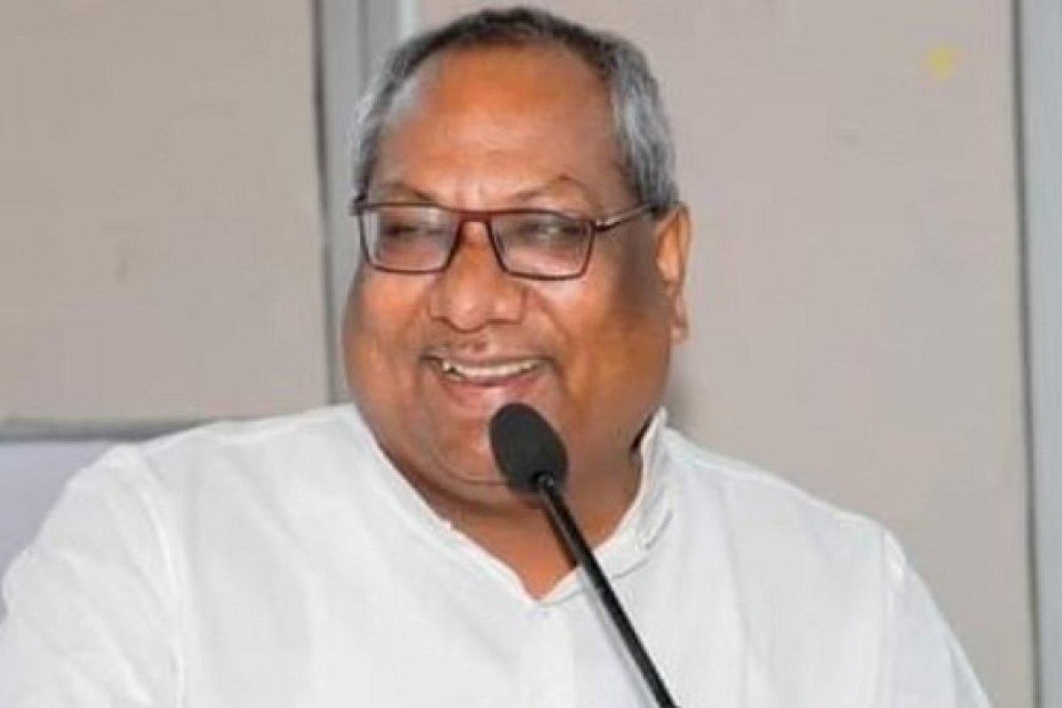 Politics: इटावा कथावाचक कांड पर संजय निषाद की दो टूक: 'यह संविधान के खिलाफ, दोषियों पर होगी सख्त कार्रवाई'।