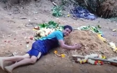 Viral News: बेंगलुरु भगदड़- मैं अब कहीं नहीं जाना चाहता, मैं भी यहीं रहना चाहता हूं, बेटे की कब्र से लिपटकर रोते हुए एक पिता का दर्द।