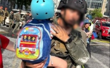 देश- विदेश: इजरायल-ईरान युद्ध के बीच भावुक दृश्य, तेल अवीव में मिसाइल हमलों से बच्चे को बचाता इजरायली सैनिक, वायरल तस्वीर ने छुआ दिल। 