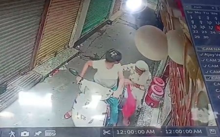 Viral: मां-बेटी की जोड़ी ने चुराया ठंडे पानी का कैंपर, सीसीटीवी में कैद हुई अनोखी चोरी। 