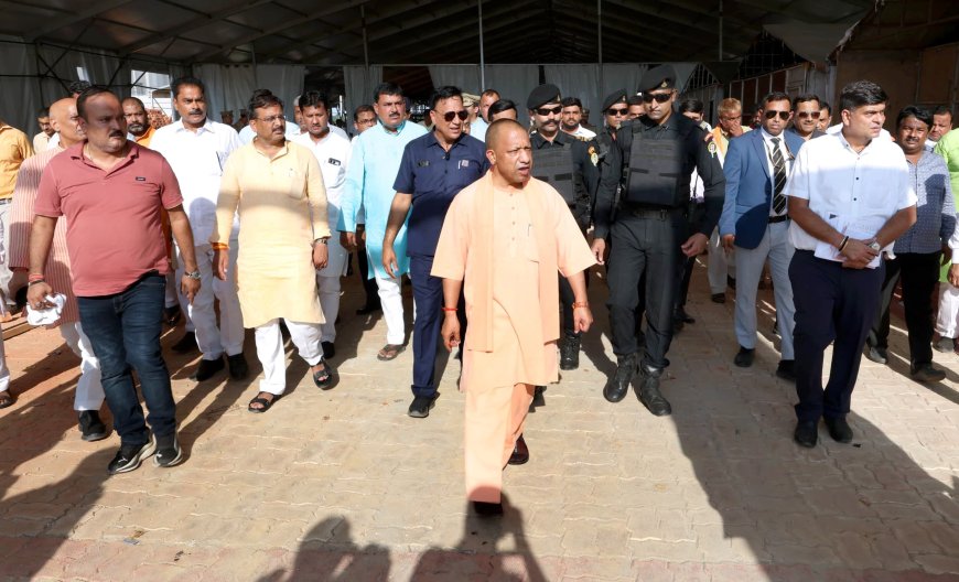 Gorakhpur News : CM ने लिया आयुष विवि में राष्ट्रपति के आगमन की तैयारियों का जायजा, हवाई सर्वेक्षण, स्थलीय निरीक्षण के साथ समीक्षा बैठक भी की