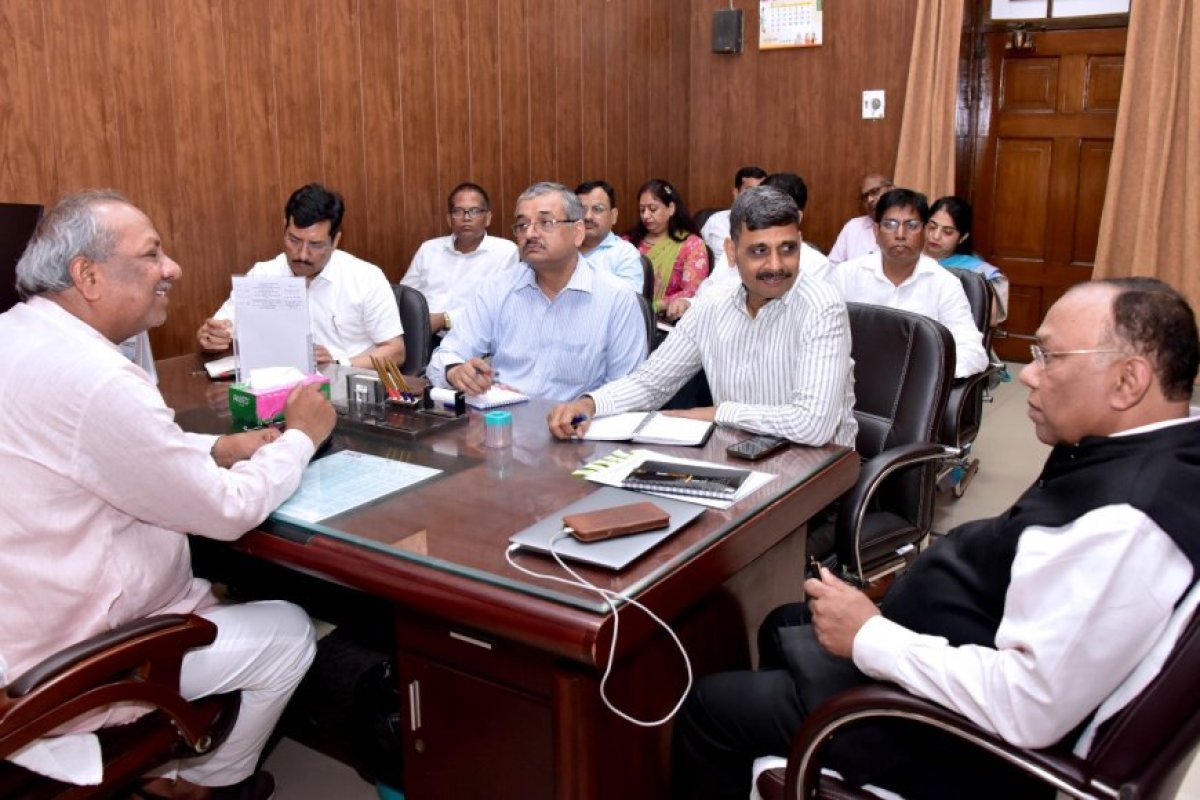 Lucknow News : मत्स्य उत्पादन व उत्पादकता बढ़ाने में नवाचार अपनाने के सिद्धांत के साथ कार्य करें अधिकारी