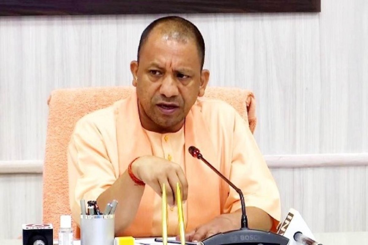 UP: भ्रष्टाचार पर योगी सरकार का हंटर चला- दो राज्य कर अधिकारी निलंबित, एक के खिलाफ विभागीय जांच के आदेश। 