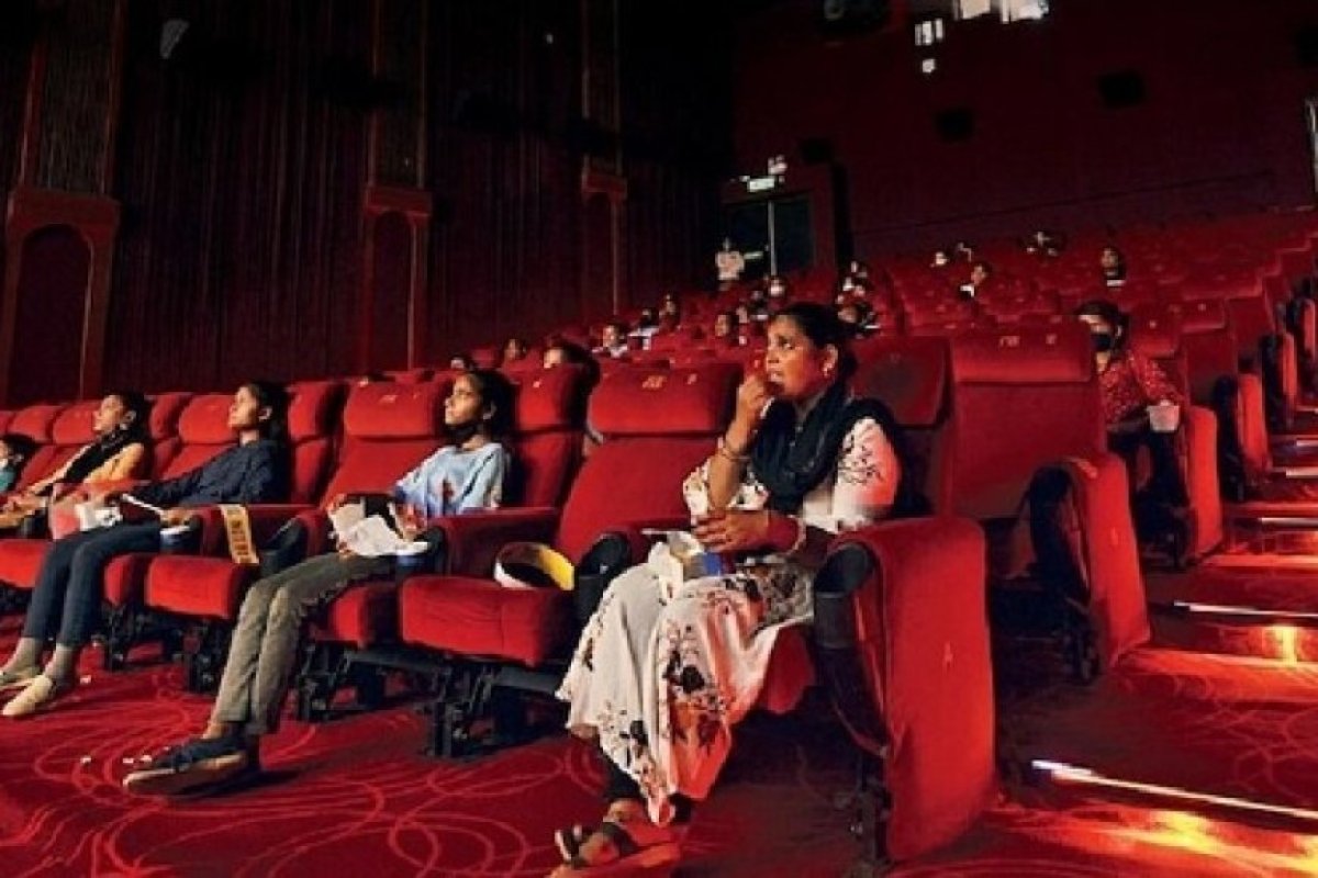 अब 200 रूपये से ज्यादा की टिकट नहीं बेंच सकेंगे सिनेमा घर, सरकार ने लिया बड़ा फैसला।
