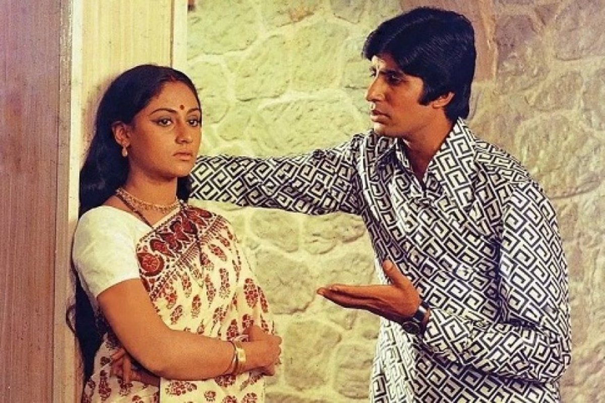 2015 की ब्लॉकबस्टर फिल्म, जिसे अमिताभ बच्चन ने पहले ठुकराया, 43 साल छोटी हीरोइन के साथ मचाया तहलका। 