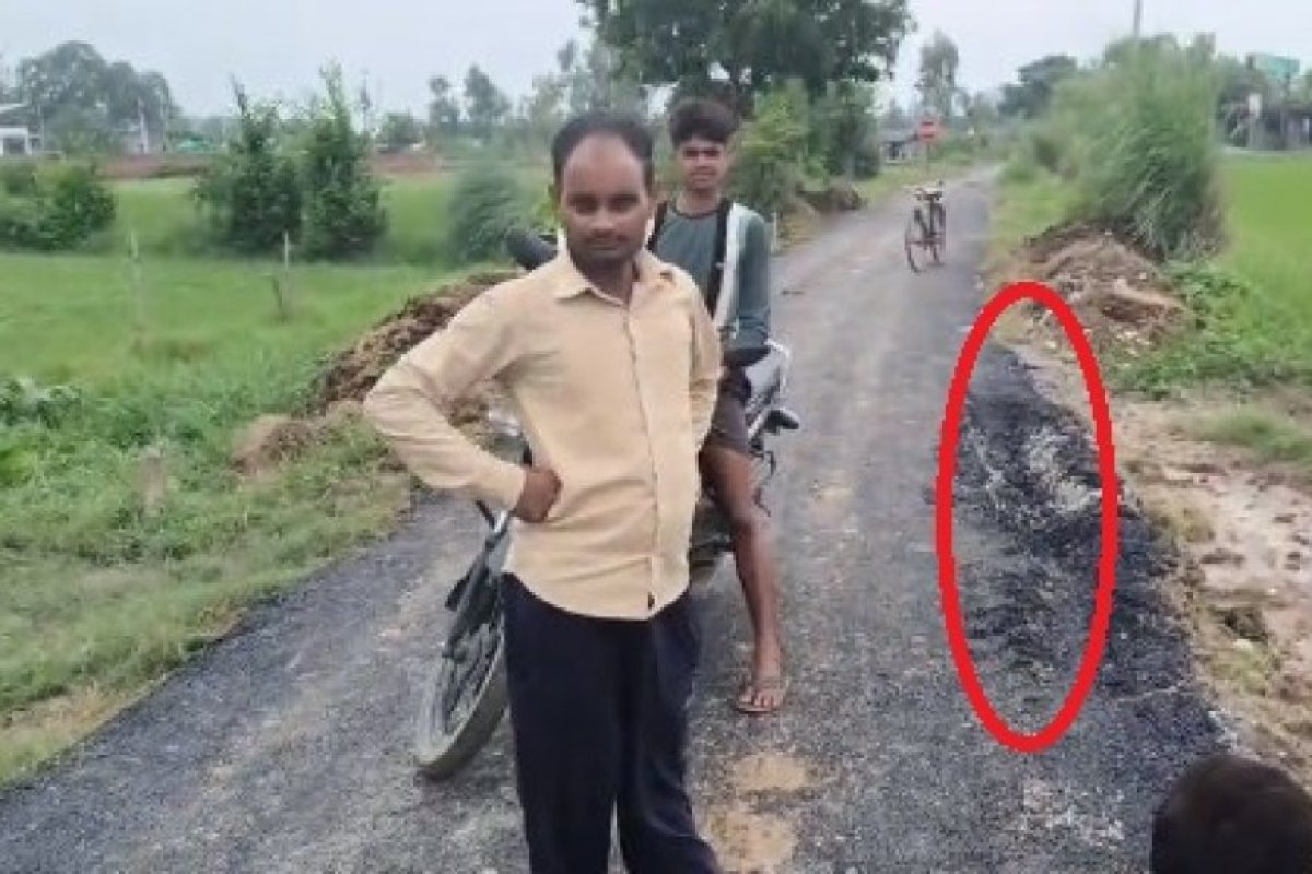 हरदोई में दो दिन पुरानी सड़क धंसी, ठेकेदार और लोक निर्माण विभाग की कार्यशैली पर सवाल।