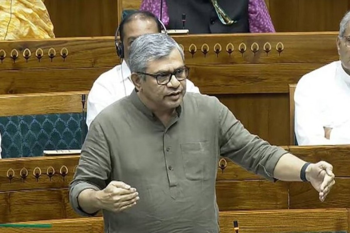 नई दिल्ली रेलवे स्टेशन पर भगदड़: 18 लोगों की मौत हुयी थी, रेलमंत्री ने संसद में साझा की हादसे की जानकारी।