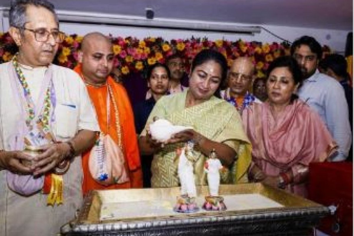 दिल्ली के इस्कॉन मंदिर में जन्माष्टमी की धूम, मुख्यमंत्री रेखा गुप्ता ने किया जलाभिषेक