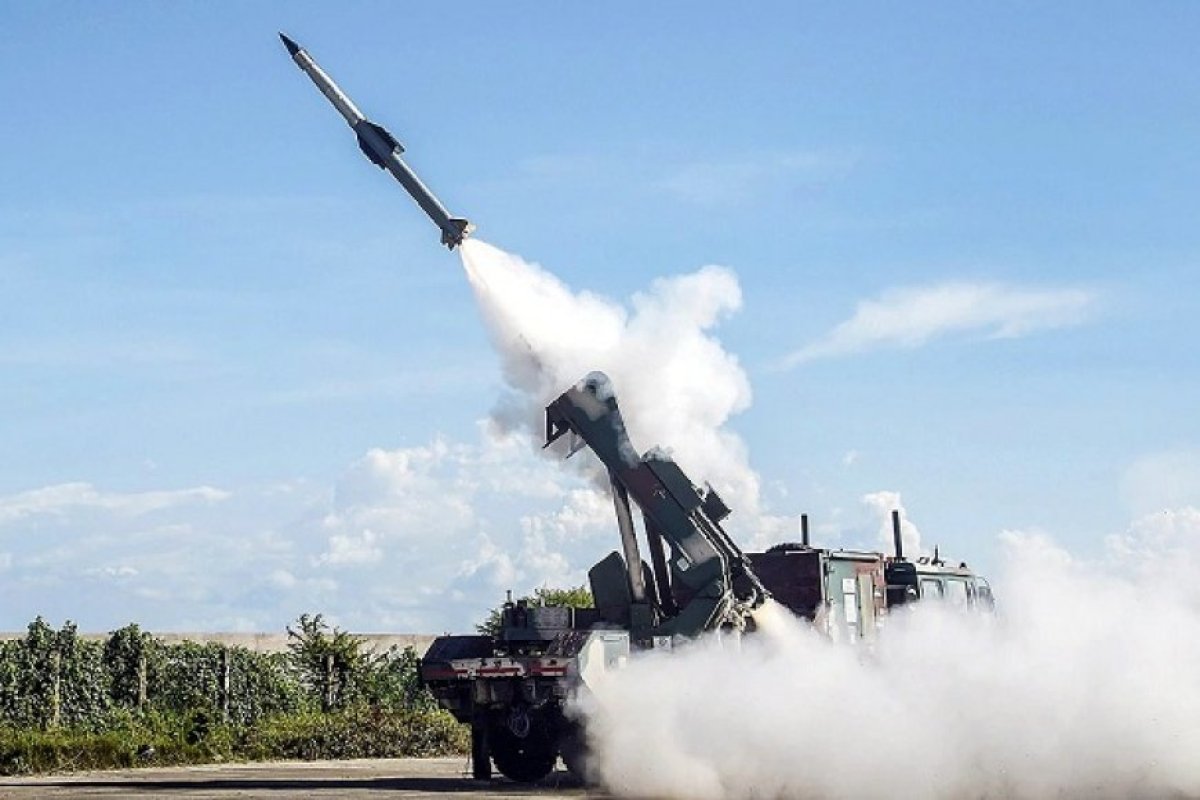 भारत का सुदर्शन चक्र- DRDO ने स्वदेशी IADWS का सफल परीक्षण किया, दुश्मन के ड्रोन और मिसाइलों को हवा में नष्ट करने की ताकत। 