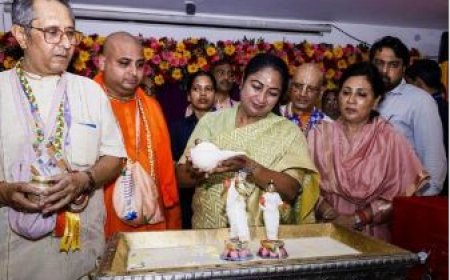 दिल्ली के इस्कॉन मंदिर में जन्माष्टमी की धूम, मुख्यमंत्री रेखा गुप्ता ने किया जलाभिषेक