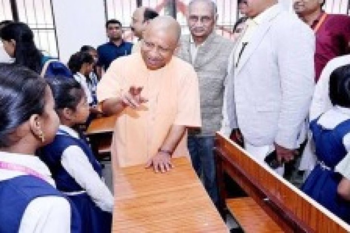 Lucknow : पढ़ रहीं बेटियां, बढ़ रहीं बेटियां- कस्तूरबा गांधी बालिका विद्यालय बने बेटियों की शिक्षा, सुरक्षा और आत्मनिर्भरता की पहचान