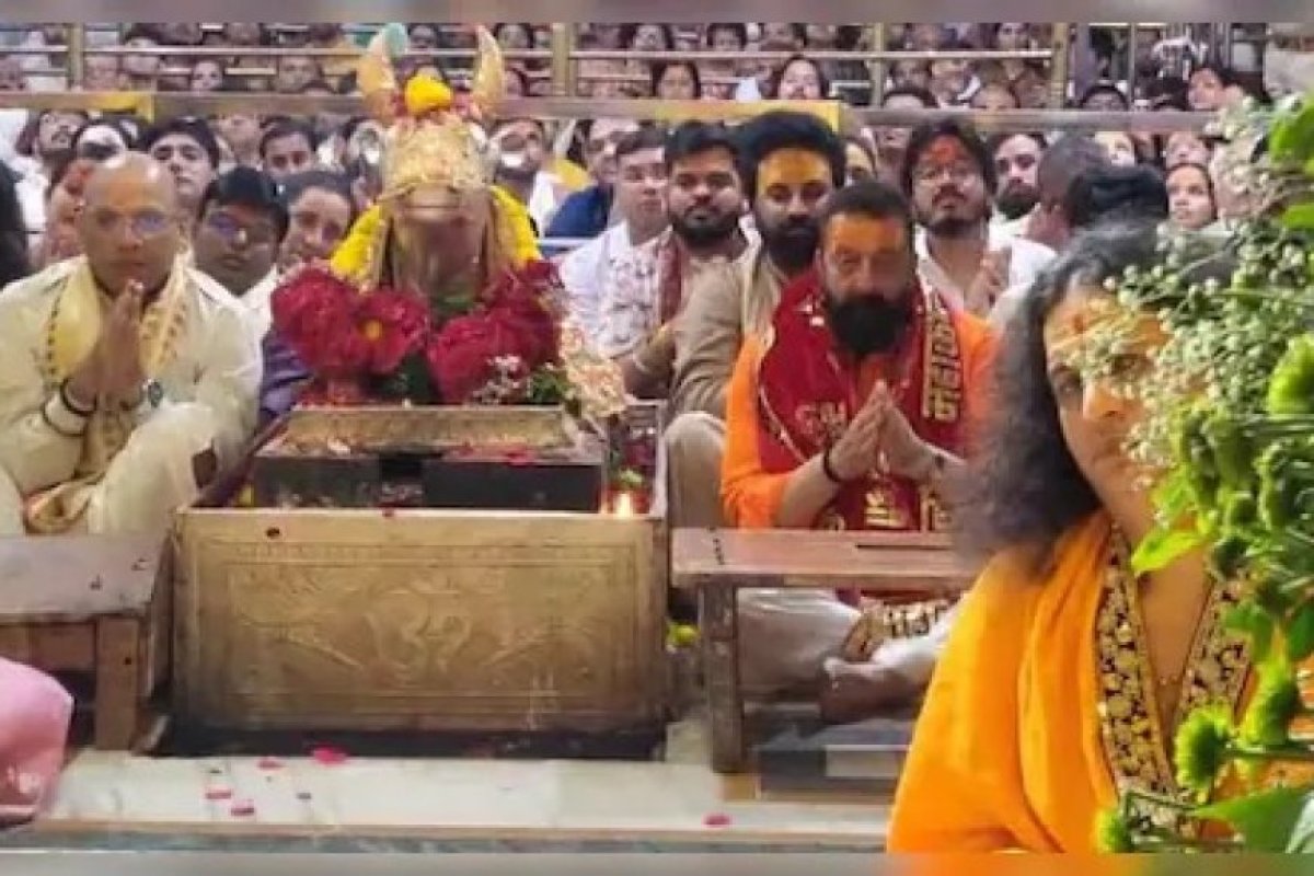 Ujjain: संजय दत्त ने महाकालेश्वर ज्योतिर्लिंग में की भस्म आरती, कहा- बाबा ने बुलाया, दिव्य ऊर्जा का अनुभव हुआ। 