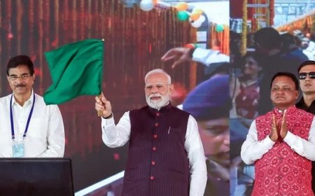 अब सफ़र हुआ आसान, ओडिशा से गुजरात सिर्फ 495 रू. में, पीएम मोदी ने अमृत भारत एक्सप्रेस को हरी झंडी दिखाई, 60,000 करोड़ के विकास परियोजनाओं का उद्घाटन किया
