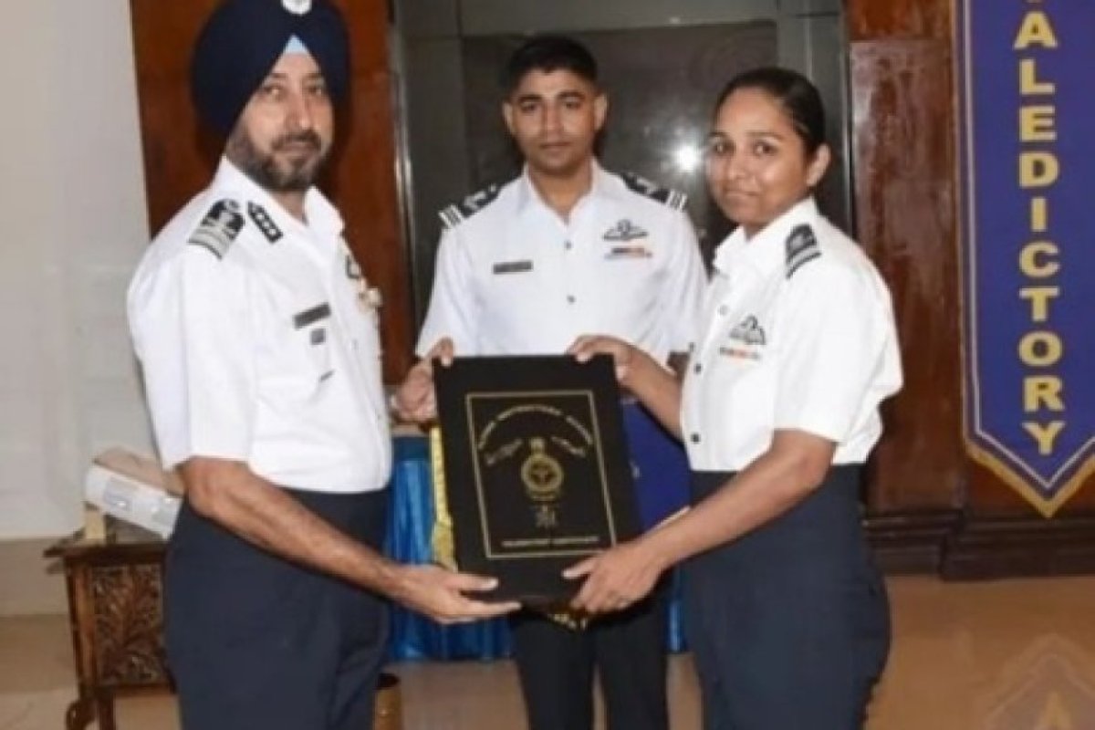 पाकिस्तानका झूठा दावा- मीडिया ने दावा किया था कि भारतीय महिला फाइटर पायलट उनके कब्जे में है, भारत में सेवारत शिवांगी सिंह को QFI सम्मान।