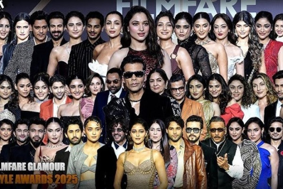 70वें फिल्मफेयर अवॉर्ड्स 2025: शाहरुख खान, अभिषेक बच्चन, तमन्ना भाटिया और जैकी श्रॉफ ने रेड कार्पेट पर बिखेरा जलवा, लापता लेडीज बनी सर्वश्रेष्ठ फिल्म।
