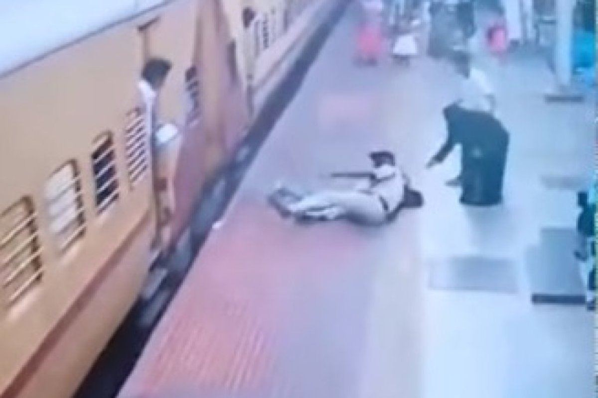 तमिलनाडु के एरोड जंक्शन पर RPF हेड कांस्टेबल जगदीशन की तत्परता से बची महिला की जान, रेलवे ने की सराहना।