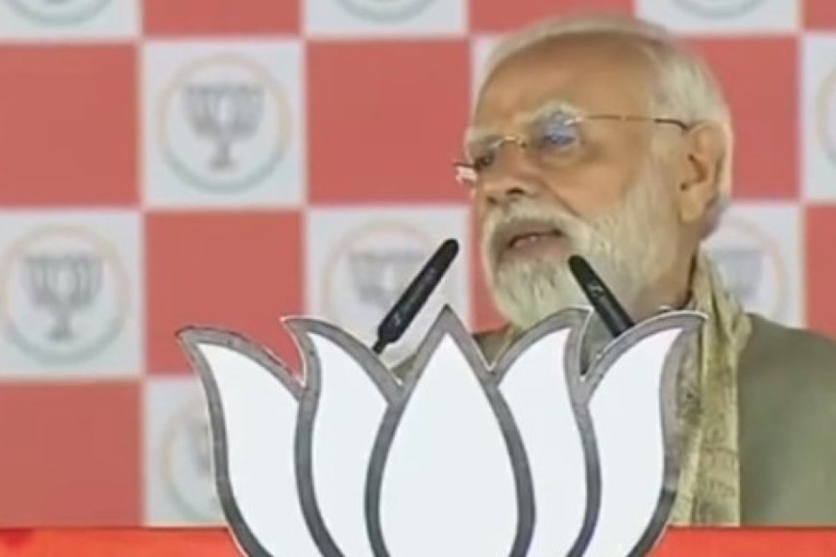 बिहार चुनाव: मुजफ्फरपुर रैली में पीएम मोदी का आरजेडी-कांग्रेस पर हमला, पांच 'के' से बताई जंगलराज की पहचान।
