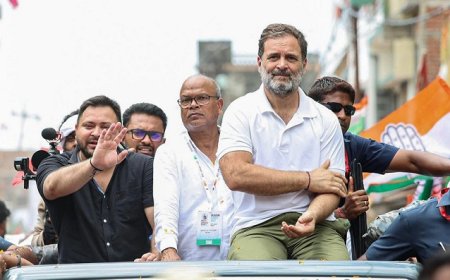 बिहार विधानसभा चुनाव: कुटुंबा सीट पर कांग्रेस अध्यक्ष राजेश राम के खिलाफ आरजेडी ने उतारा सुरेश पासवान, महागठबंधन में फ्रेंडली फाइट का ऐलान।