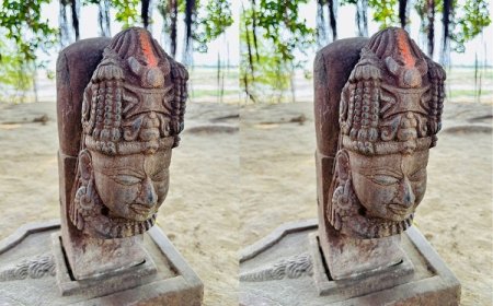 Varanasi: दाह संस्कार के दौरान गंगा तट पर मिला दुर्लभ एकमुखी शिवलिंग, बीएचयू प्रोफेसर की खोज से गुर्जर-प्रतिहार काल की झलक।