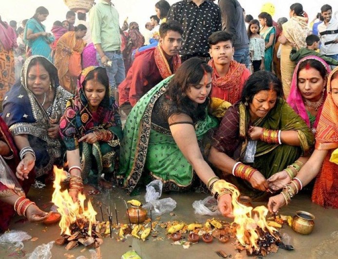 छठ पर्व की शुरुआत: नहाय-खाय के साथ सूर्य उपासना का महापर्व शुरू, बिहार से दिल्ली तक श्रद्धा का सैलाब। 