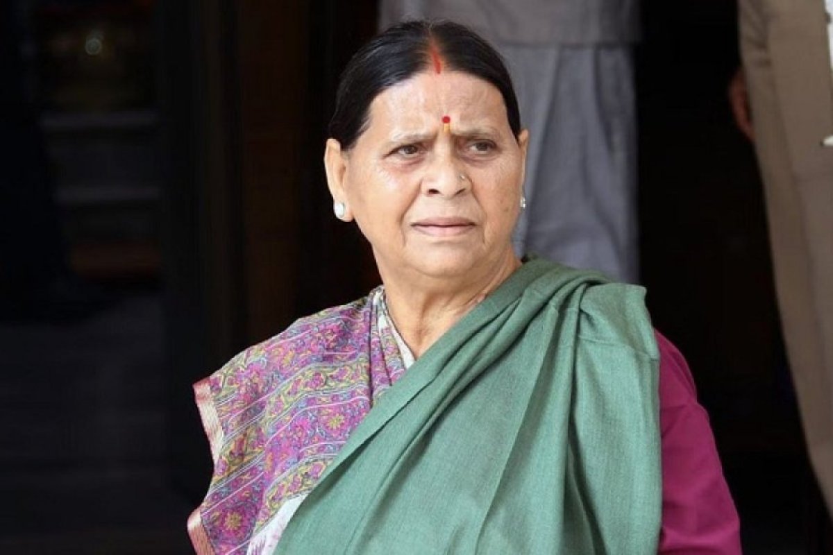 राबड़ी देवी ने दोनों बेटों को दिया आशीर्वाद, लालू परिवार ने एक साथ डाला वोट, बिहार पहले चरण में रिकॉर्ड तोड़ उत्साह। 