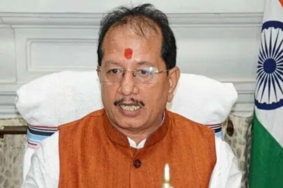 बिहार उपमुख्यमंत्री विजय कुमार सिन्हा का विवादास्पद बयान: काफिले पर हमले के बाद बॉडीगार्ड से कहा, फायरिंग नहीं कर सकता तो रहने का क्या फायदा।