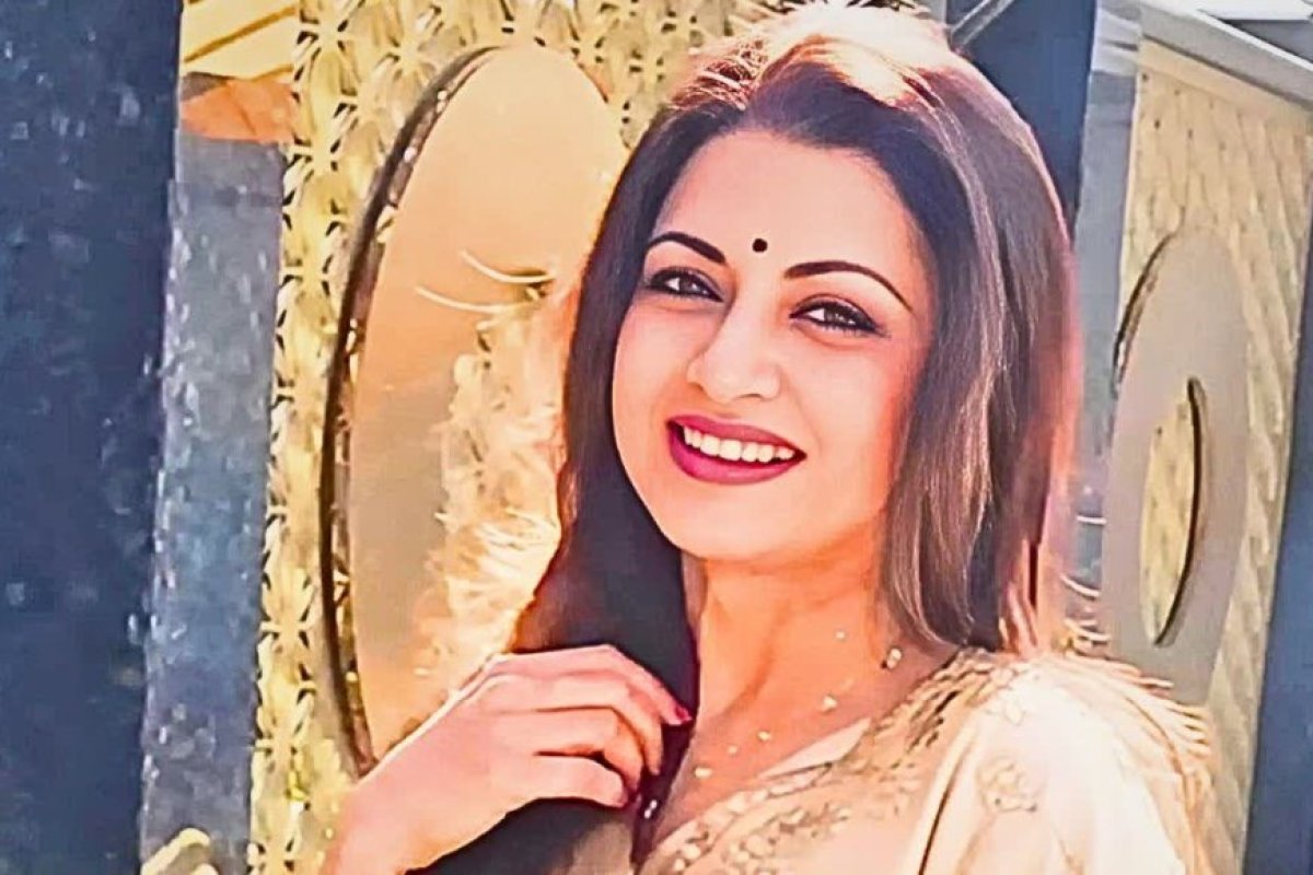 बॉलीवुड अभिनेत्री भाग्यश्री ने धीरेंद्र शास्त्री की सनातन हिंदू एकता पदयात्रा में शामिल होने का ऐलान किया, श्रद्धा और संयम की अपील।