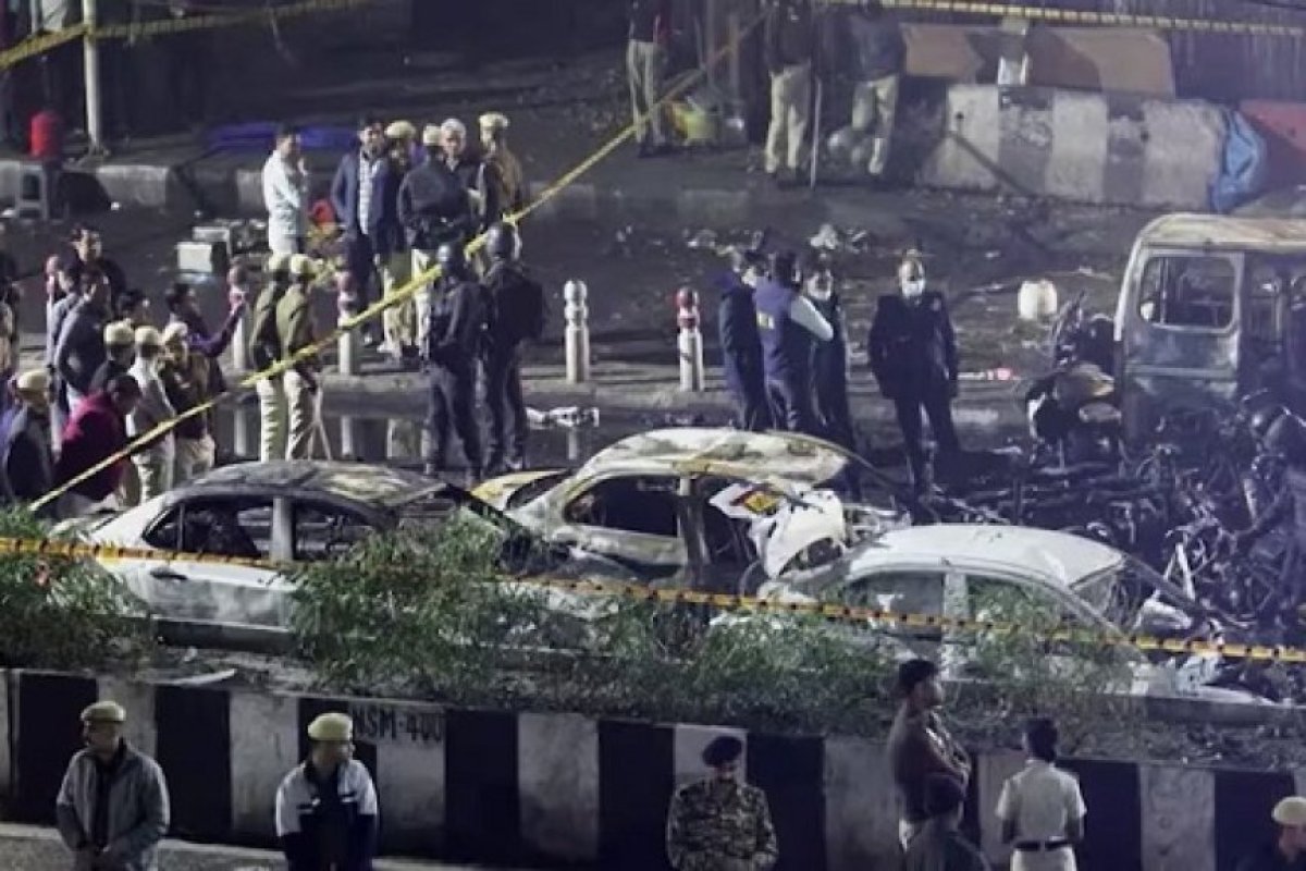 दिल्ली रेड फोर्ट ब्लास्ट: चार शहरों में थी सीरियल धमाकों की खौफनाक साजिश, आठ संदिग्धों ने बनाई थी ग्रुप्स ऑफ टू की योजना। 