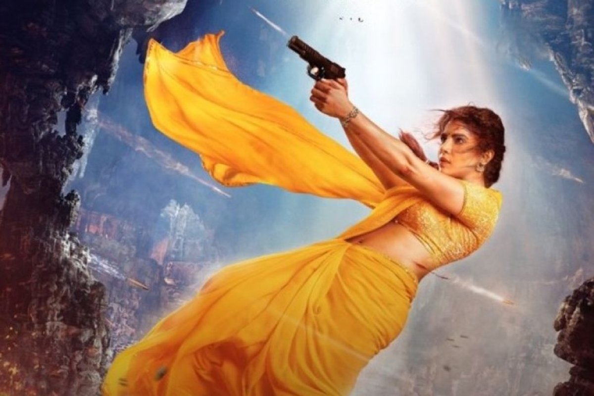 प्रियंका चोपड़ा का धमाकेदार बॉलीवुड कमबैक: एसएस राजामौली की 'ग्लोबट्रॉटर' में मंदाकिनी के रूप में पहला लुक, पीली साड़ी और बंदूक से फैंस दीवाने