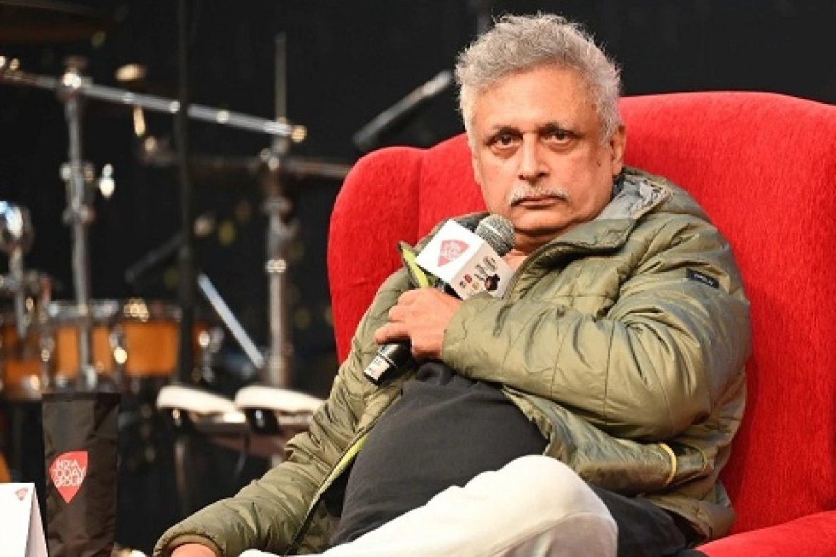 Bollywood: फिल्म इंडस्ट्री पीयूष मिश्रा की नजर में 'बहुत नकली जगह', साहित्य आज तक 2025 में खोले राज।