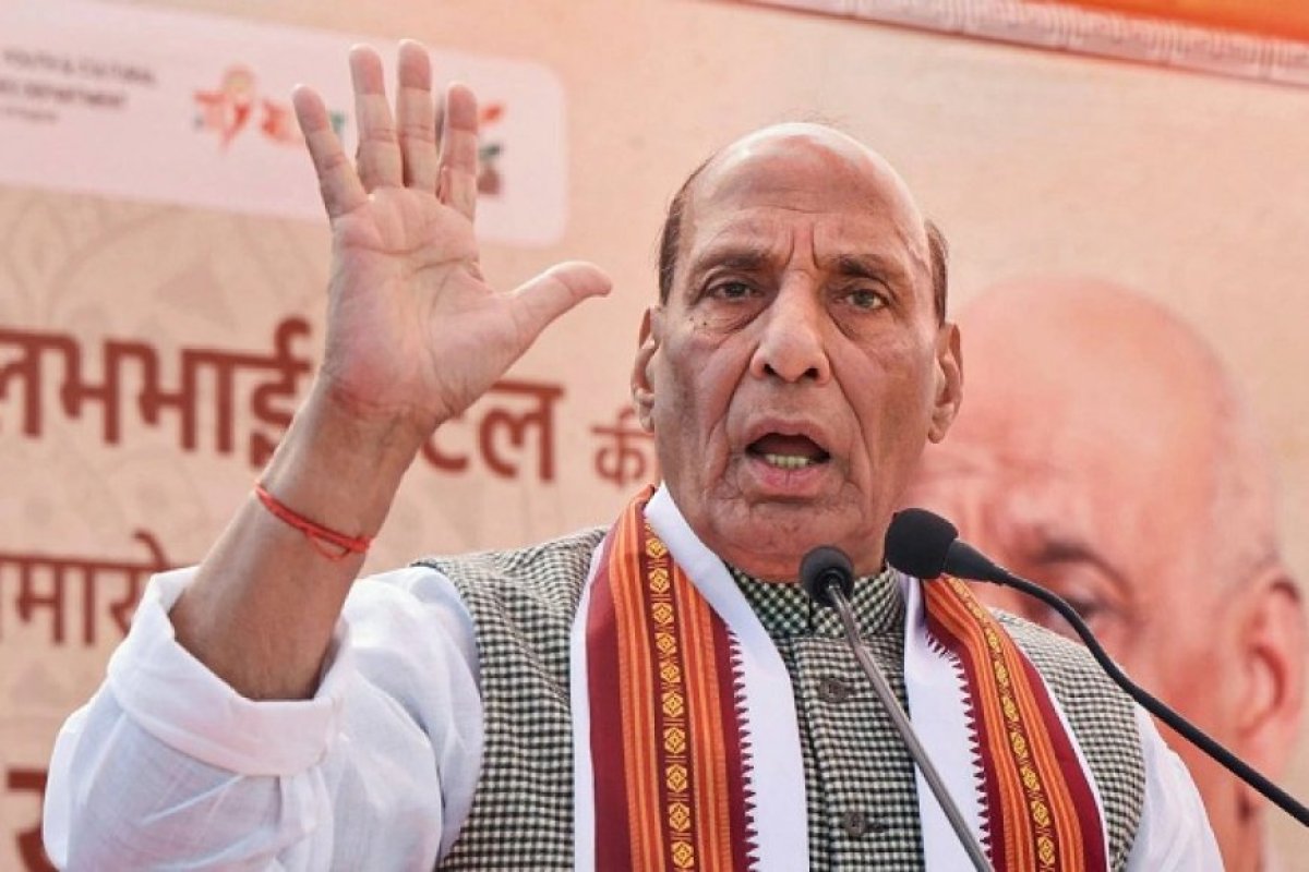 नेहरू सरकारी पैसे से बाबरी मस्जिद बनवाना चाहते थे लेकिन सरदार पटेल ने ... - रक्षा मंत्री राजनाथ सिंह