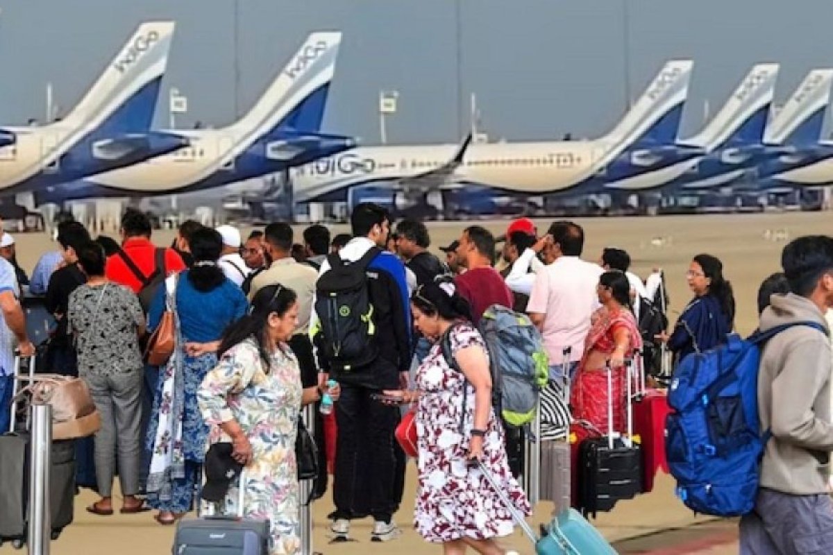 दिल्ली एयरपोर्ट चेतावनी: इंडिगो संकट के बीच 1000+ फ्लाइट्स रद्द, घर से निकलने से पहले स्टेटस जरूर चेक करें। 