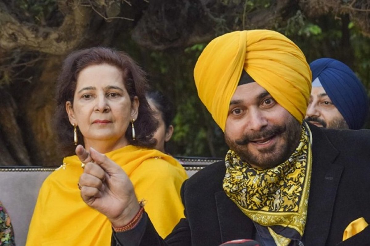 पंजाब की सियासत में सिद्धू की वापसी का संकेत, पत्नी नवजोत कौर का खुलासा, CM फेस घोषित होने पर ही सक्रिय होंगे नवजोत सिंह सिद्धू। 