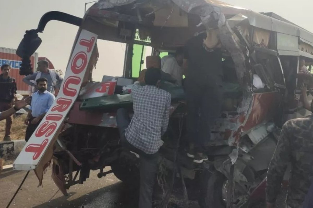 कोहरे की घनी चादर में रेवाड़ी के NH-352D पर भयावह बस हादसा, 3-4 बसों की टक्कर से कई यात्री घायल
