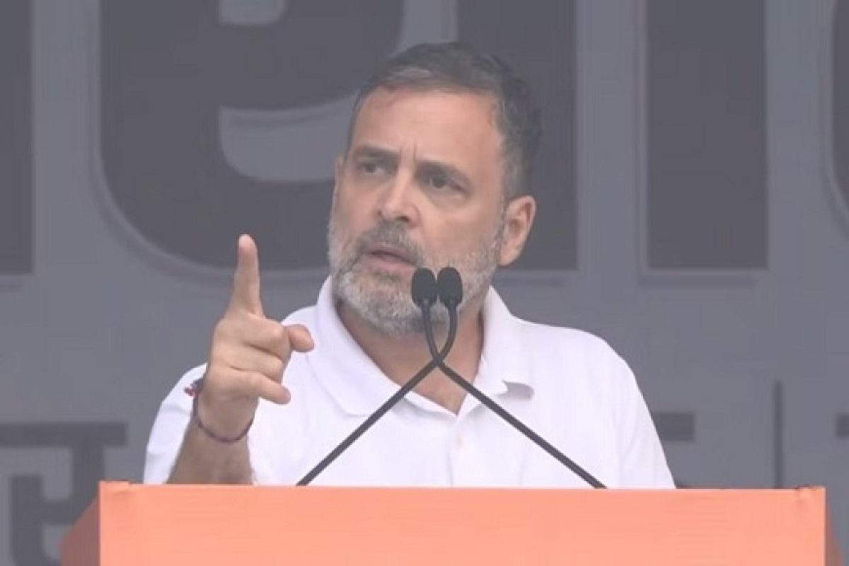 दिल्ली के रामलीला मैदान में कांग्रेस की 'वोट चोर, गद्दी छोड़' महारैली- राहुल गांधी ने चुनाव आयोग पर लगाए गंभीर आरोप, इम्यूनिटी कानून को रेट्रोस्पेक्टिवली बदलने की चेतावनी दी।